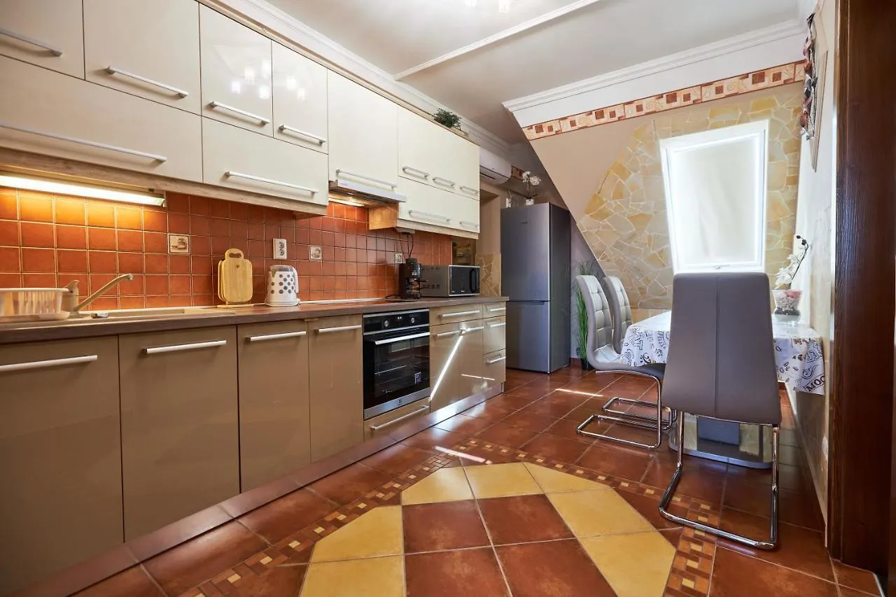 Valentin Deluxe Apartman Hajduszoboszlo Apartment